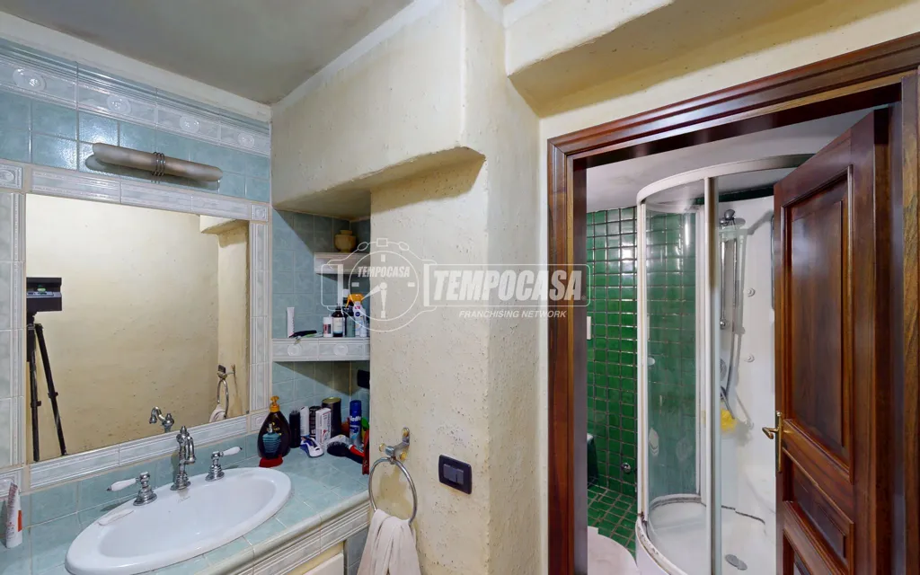 Salles de bain - Elegant Villa with Two Units in Camerata Picena