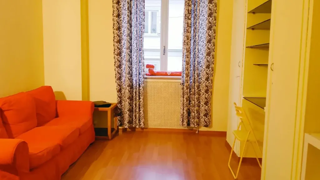 Soggiorno - Historic Two-Bedroom Apartment in Torino