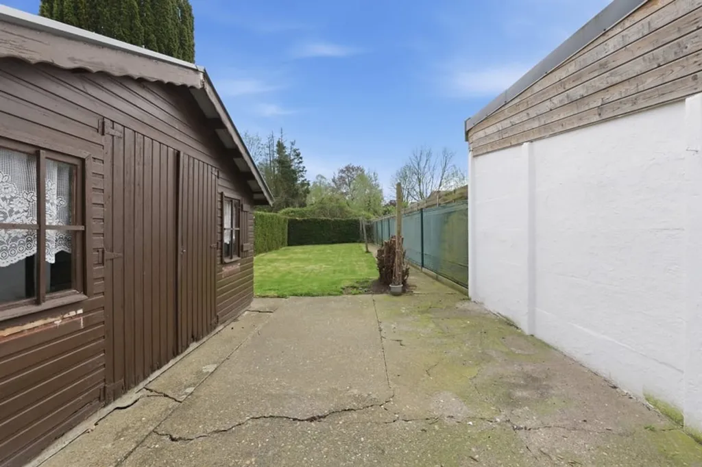 Garden - Renovatable Building with Garden in Diepenbeek