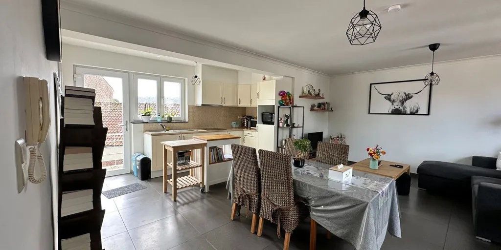 Söögituba - Eco-Friendly Duplex with Terrace in Geetbets