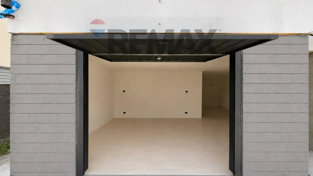 Garage - Rustic Villa with Private Garden in Bonemerse