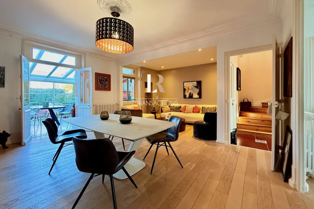 Character House with Jacuzzi in La Rochelle