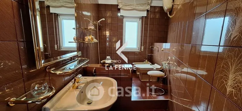 Salles de bain - Quadrilocale with Balcony in Locorotondo