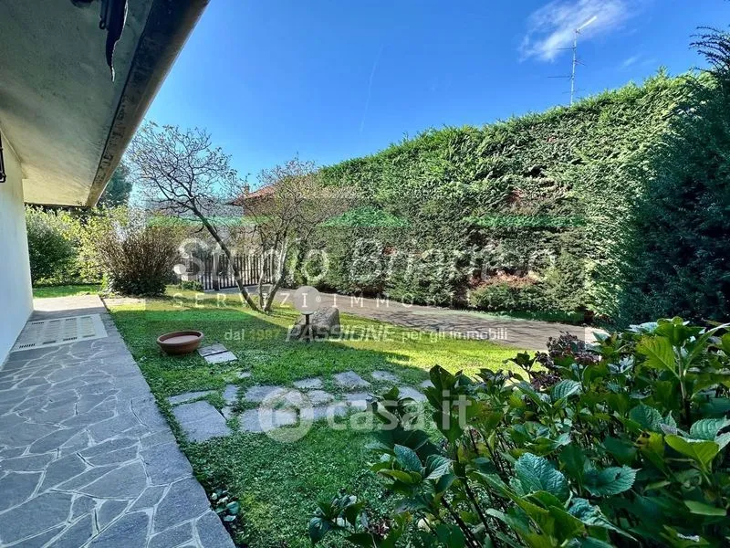 Garden - Bifamiliar Villa with Garden in Verano Brianza