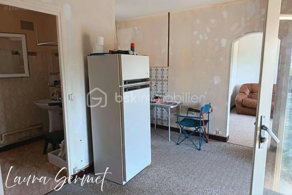 Cuisine - Maisonnette à Rénover avec Terrain à Anjouin