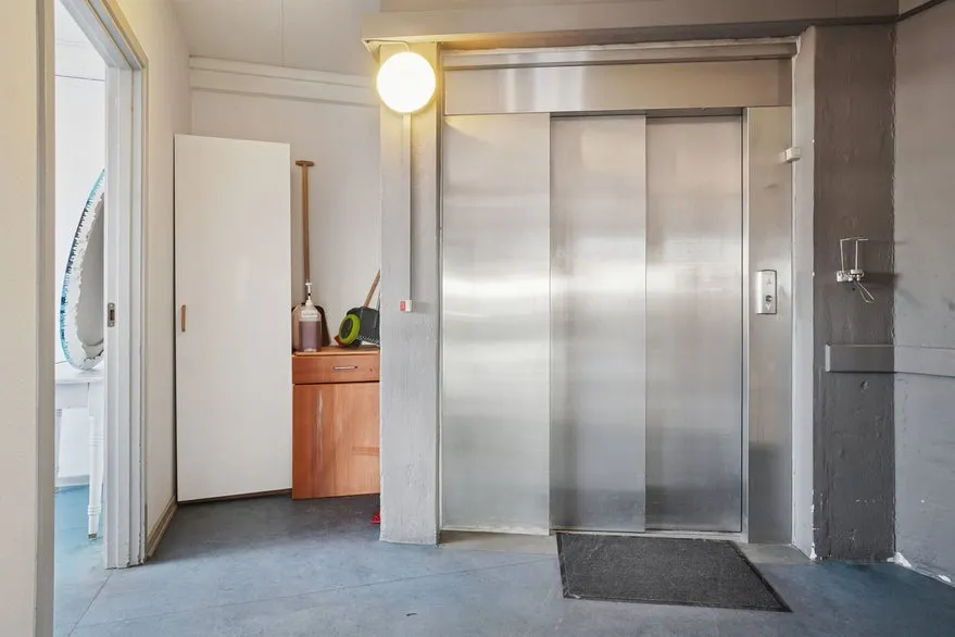 Entrée - Office Space with Parking near Ringgaden, Aarhus