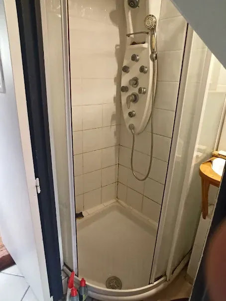 Vannitoad - 2-Bedroom Apartment with Balcony in Caen