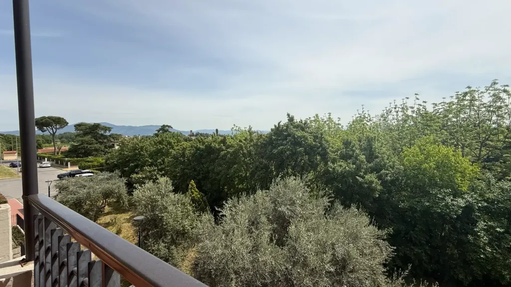 Rõdu - Bright Apartment with Terraces in Scandicci