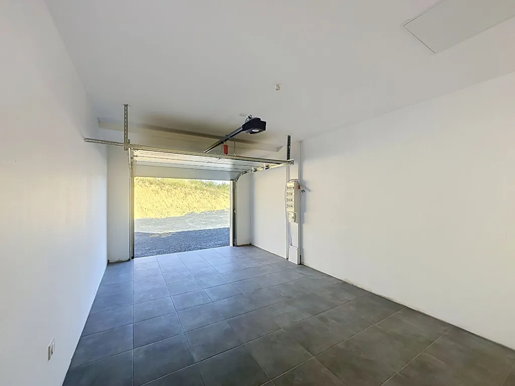 Garaaž - New Villa with Pyrenees View in Miramont d'Astarac