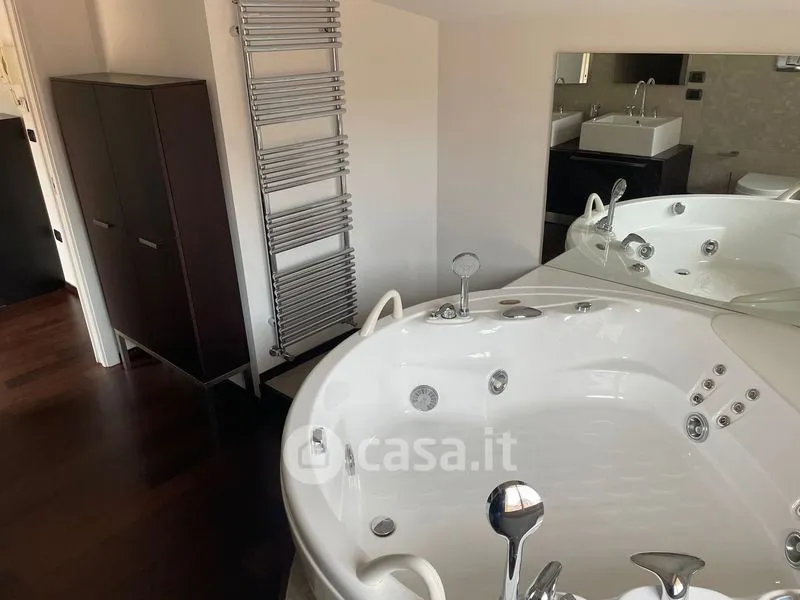 Salles de bain - Rearfitted Duplex with Balcony in Pescara