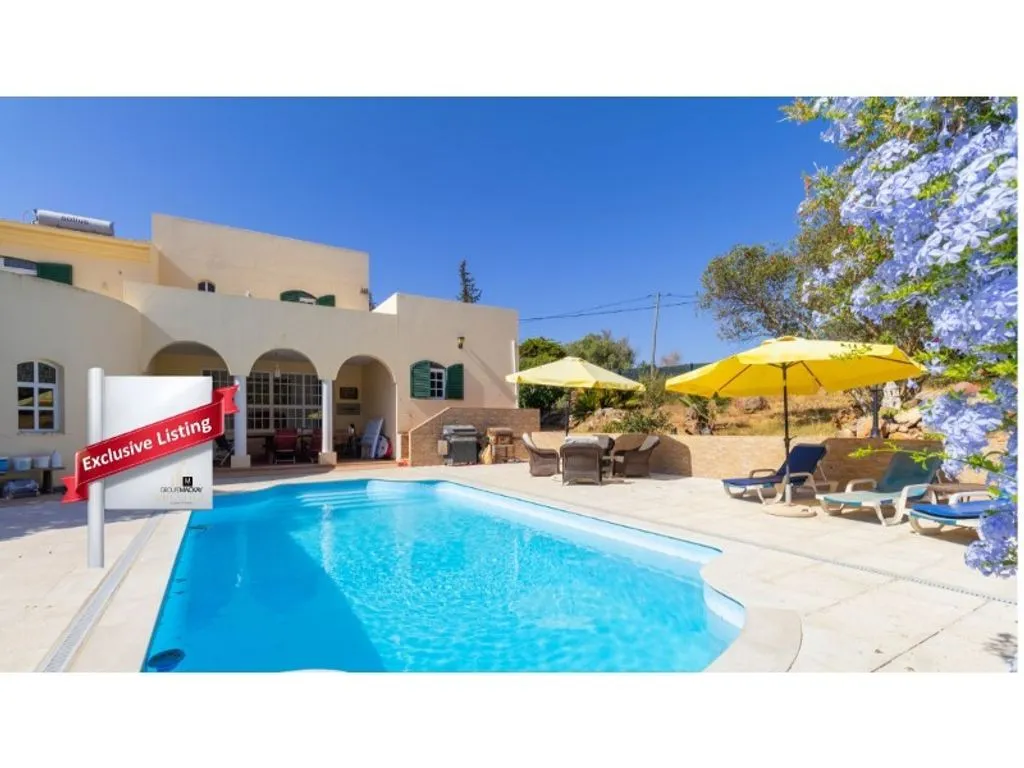 Piscine - Luxury Villa with Pool in Alcantarilha
