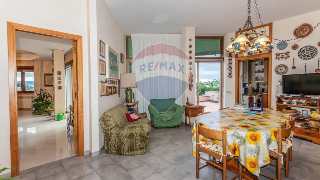 Salle à manger - Villa with Sea View and Solar Terrace in Augusta