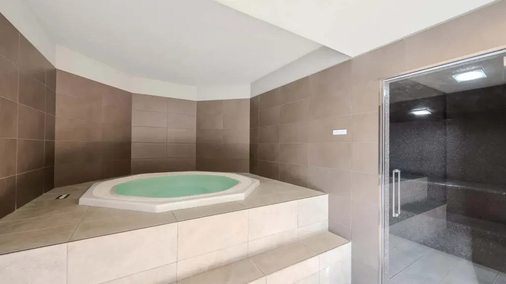 Salles de bain - Apartment with City View and Pool in Milan