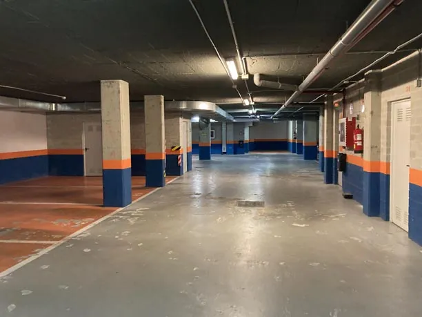 Garaaž - Garage with Parking in Zaragoza