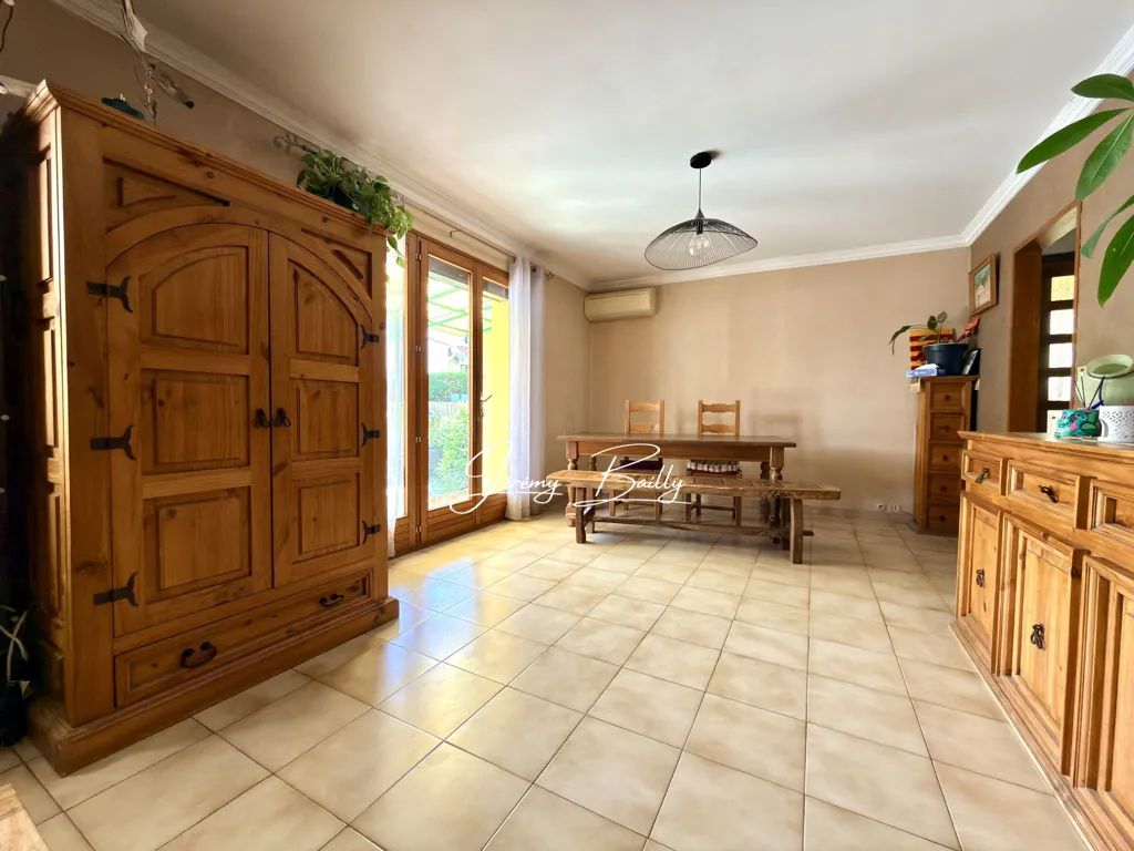 Söögituba - City House with Garden in Prades