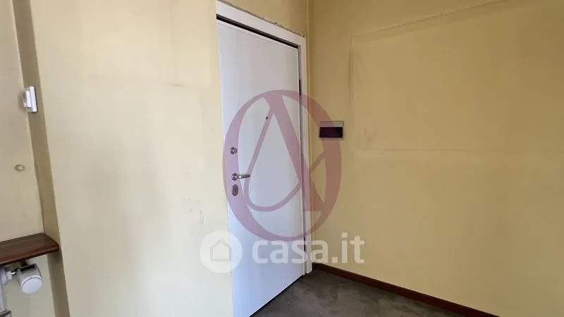 Entrée - Bright Trilocale with Box in Cassano Magnago