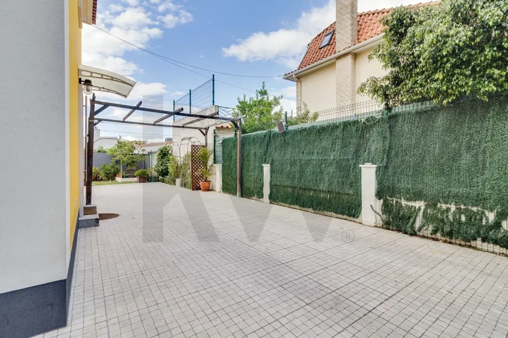 Garden - Central Benfica House with Pool