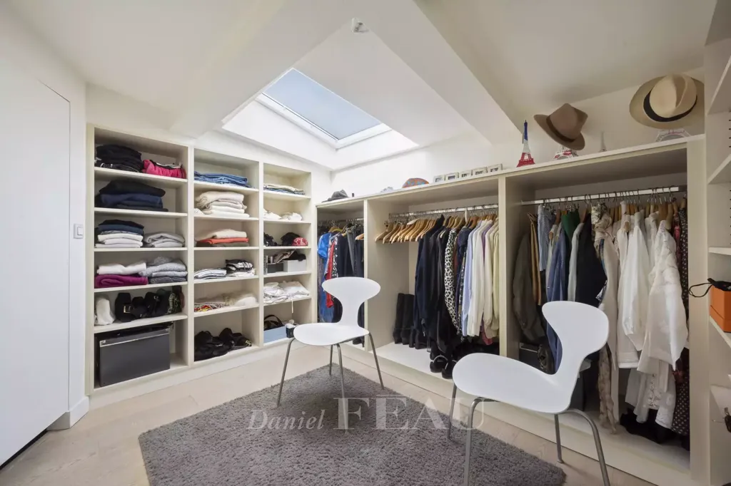 Toad - Split-Level Apartment with Lift in Paris 6th
