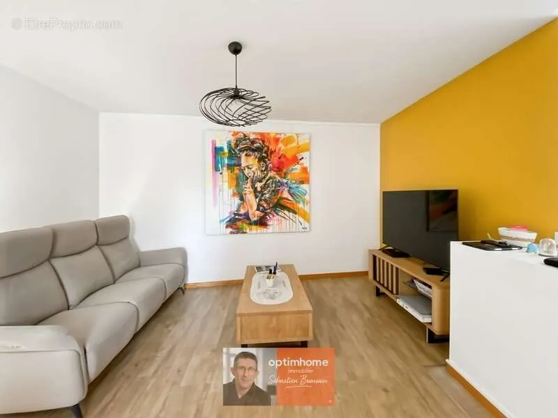 Elutuba - Atypical Apartment with Large Volumes in Dole