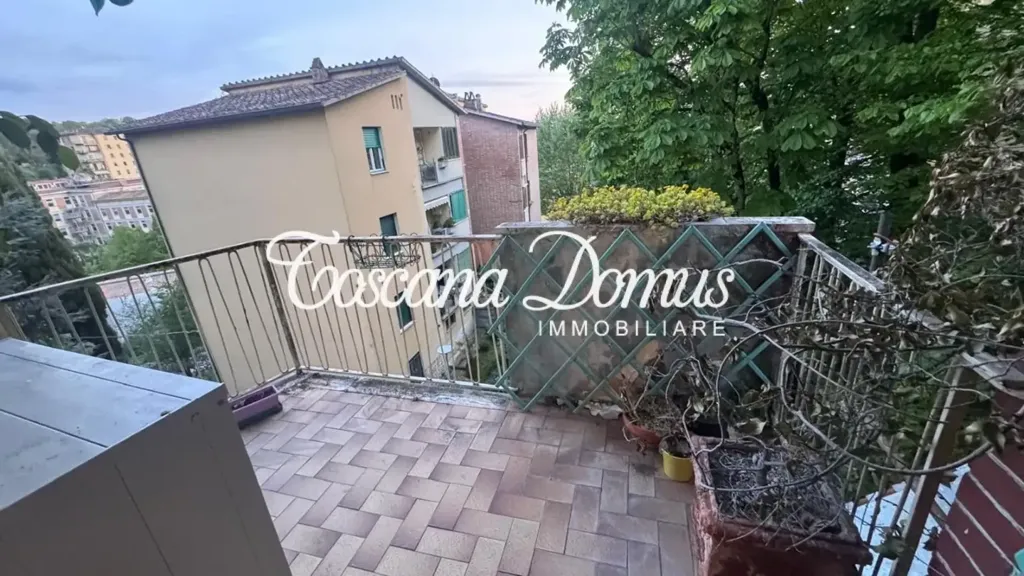 Rõdu - Rustic Apartment with Terraces in Siena