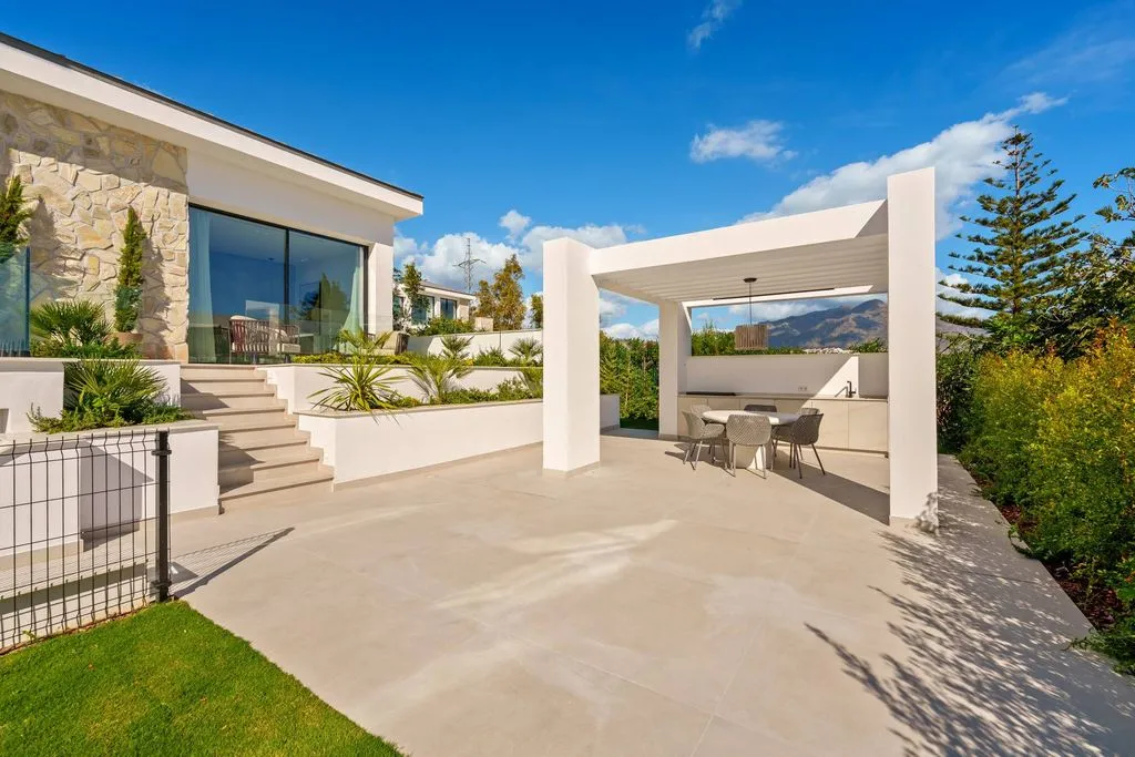 Terrass - Luxury Villa with Infinity Pool in La Quinta, Marbella