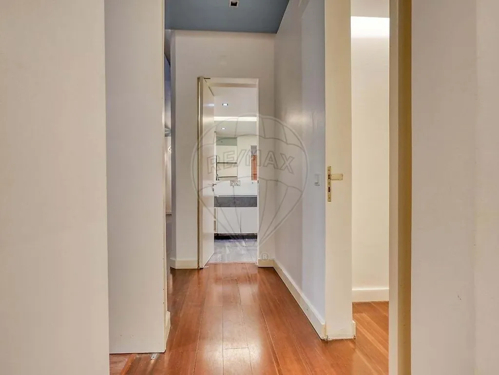 Entrée - Lisbon Condo with Terrace and Fireplace