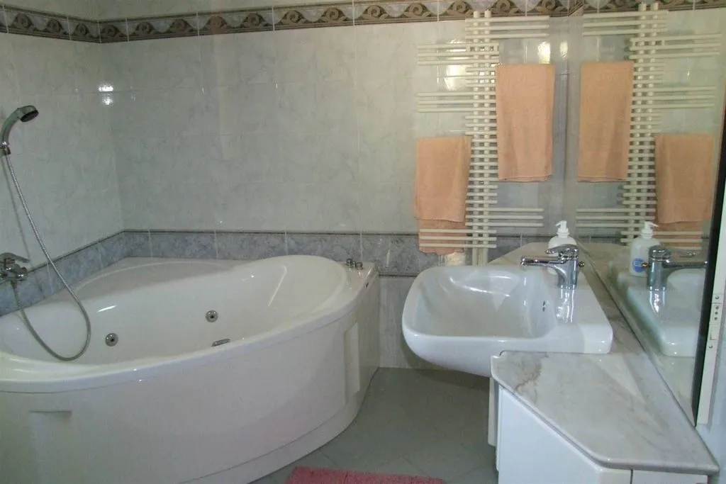 Bagni - Unique Round-Structured Villa in Pontassieve