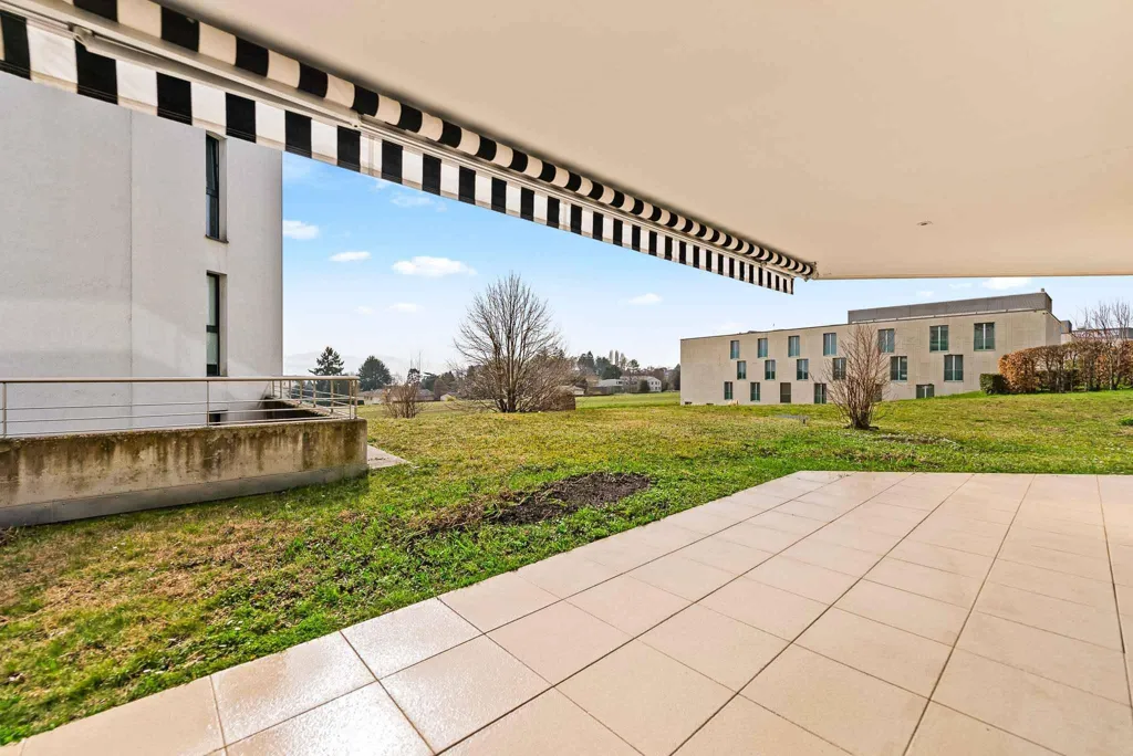 Terrass - Commercial Space with Garden in Saint-Sulpice