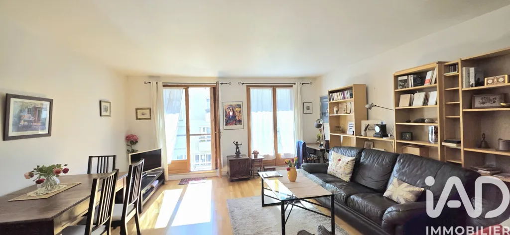 Séjour - Appartement traversant avec balcon à Puteaux