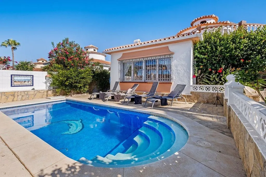 Bassein - Modern Semi-Detached Chalet with Pool in Torrox Costa