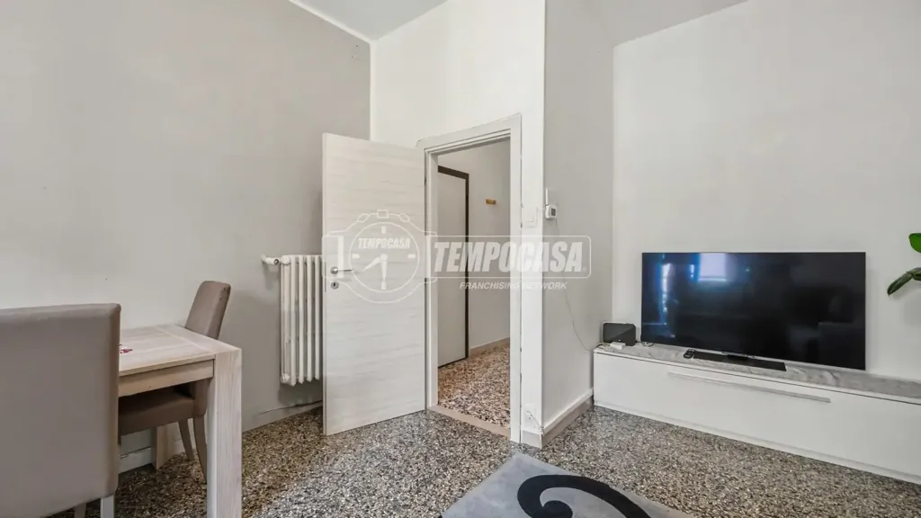 Elutuba - Central Trilocale with Balcony in Faenza