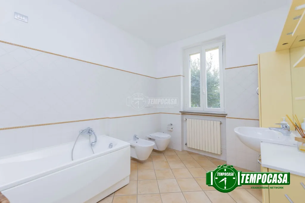 Salles de bain - Modern Villa with Garden in Piacenza
