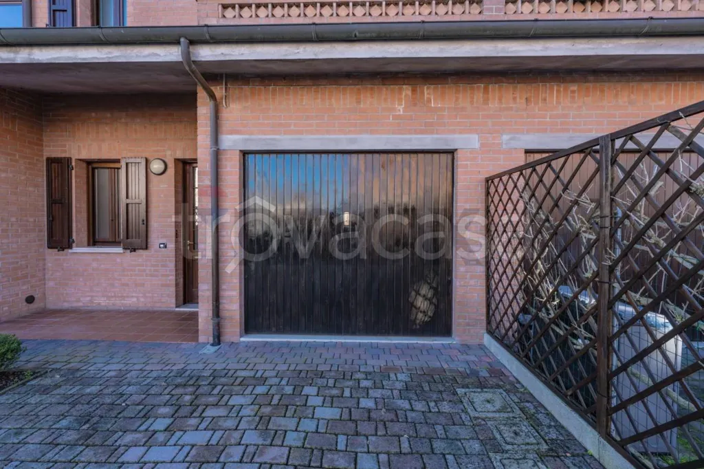 Terrasse - Energy-Efficient Semi-Detached Villa in Vigarano Mainarda