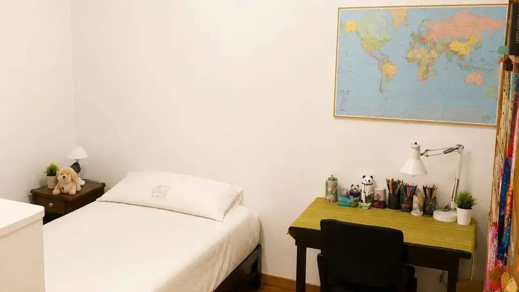 Bedrooms - 4-Bedroom Apartment with Balcony in Marsala