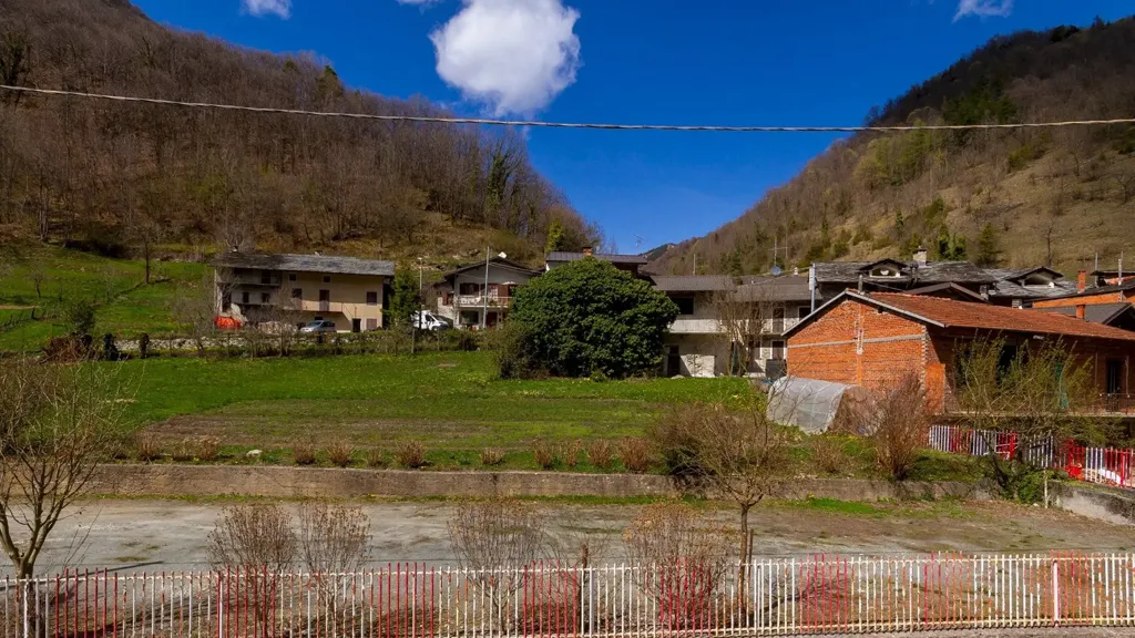 Charming Cottage with Balcony in Pradleves