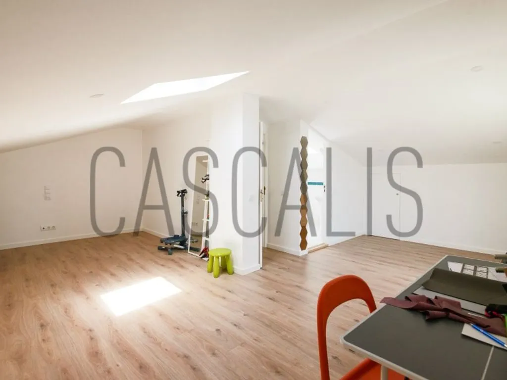 Pièces - Luxury Semidetached House with Terrace in Cascais