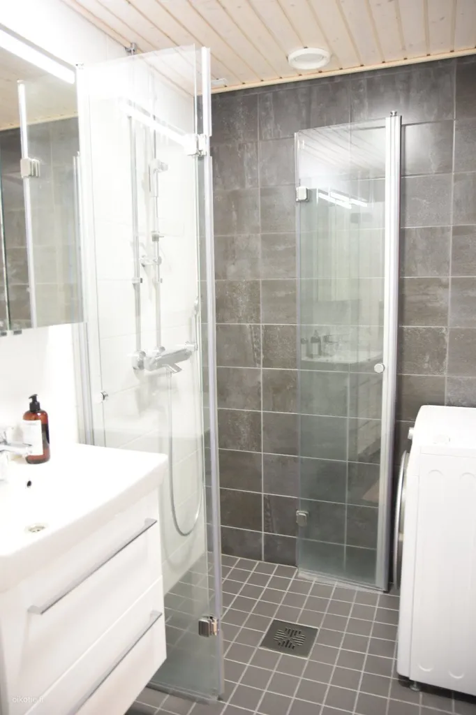 Salles de bain - Bright Apartment with Glazed Balcony in Espoo