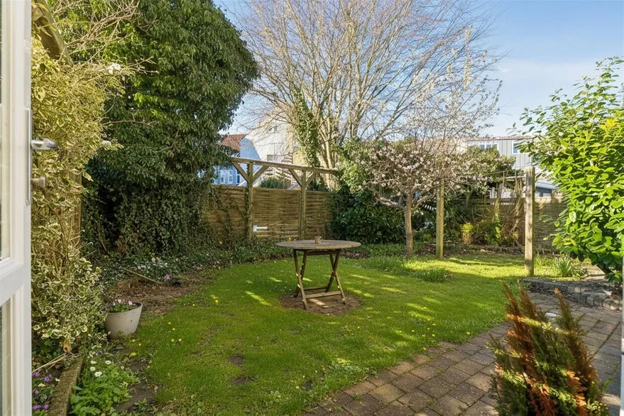 Aed - Health House with Quiet Setting in Thorsgade