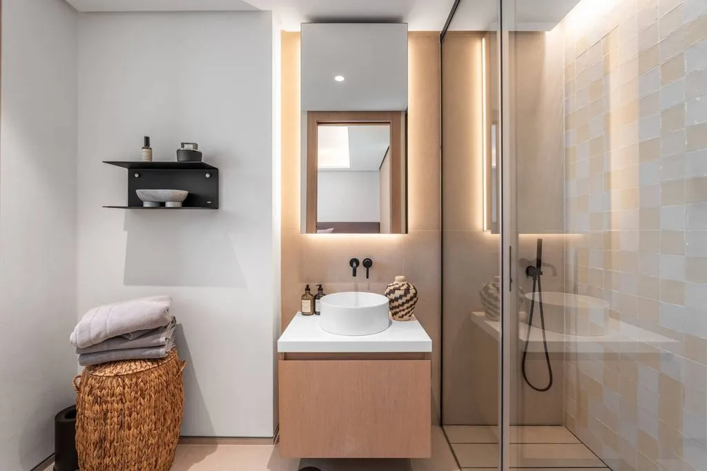Bathrooms - Luxury Beachfront Flat with Pool in Marbella