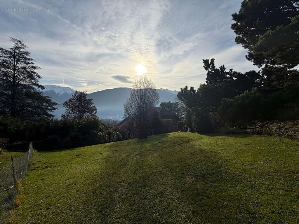 Aed - Constructible Plot with Garden in Albertville