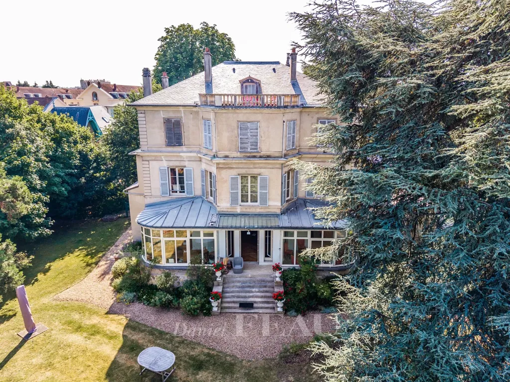 Aerial - 4-Bed Apartment with Garden in Saint-Germain-en-Laye