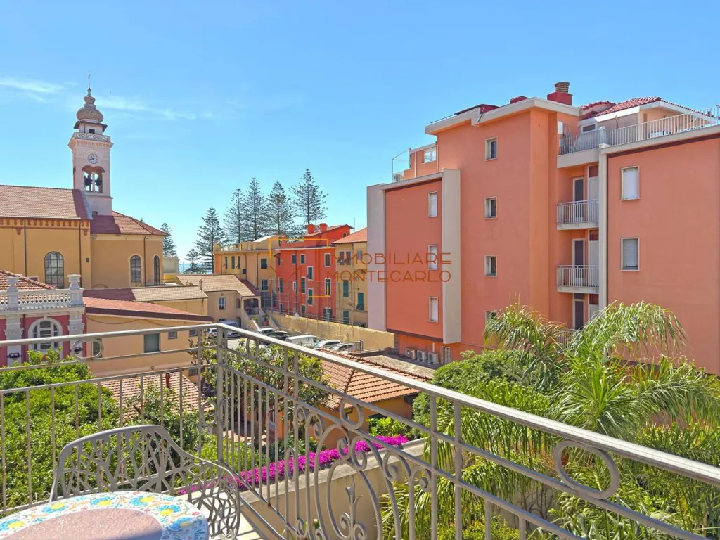 Balcon - Central Trilocale with Sea View in Bordighera