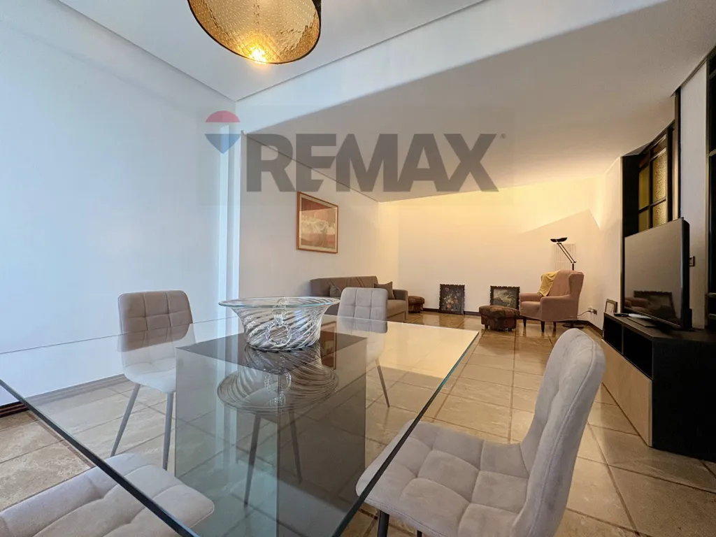 Söögituba - Four-Room Apartment in Bari Centre