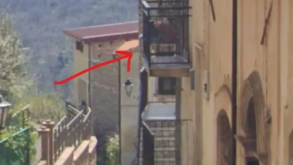 Balcony - Terraced House for Renovation in Rovito