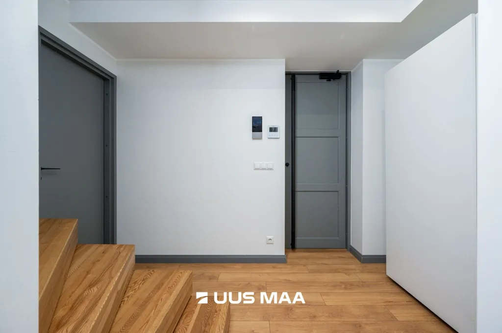 hallway_entrance