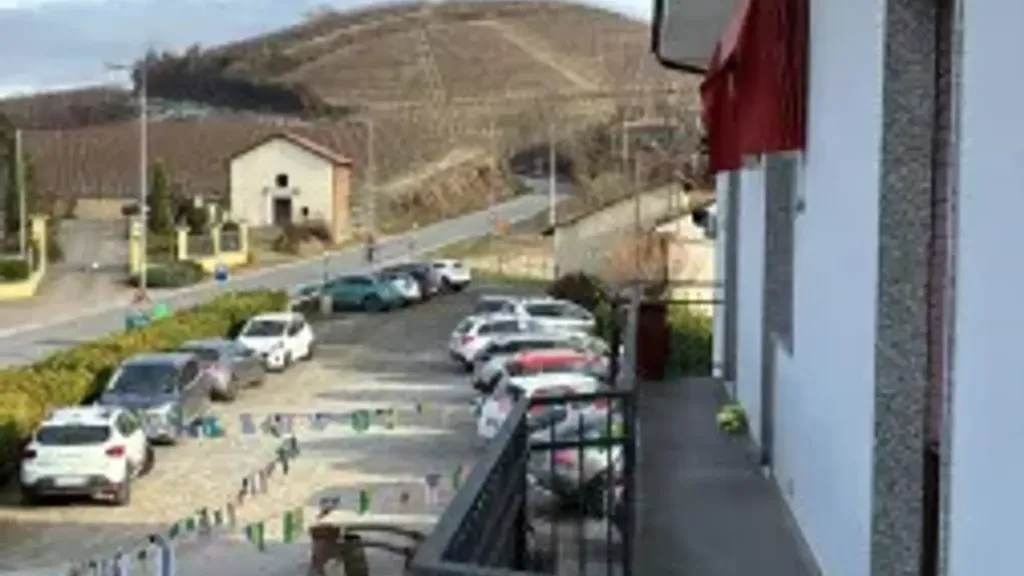 Balcon - Casale with Panoramic View in Neviglie