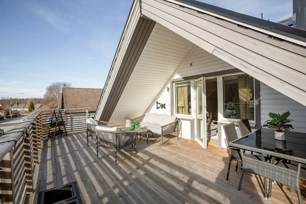 Balcon - Two-Storey House with Balcony in Jönköping