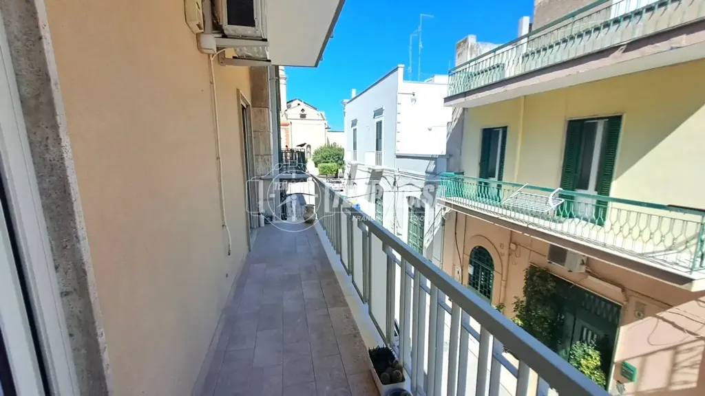 Rõdu - Fully Renovated Apartment with Terrace in Adelfia
