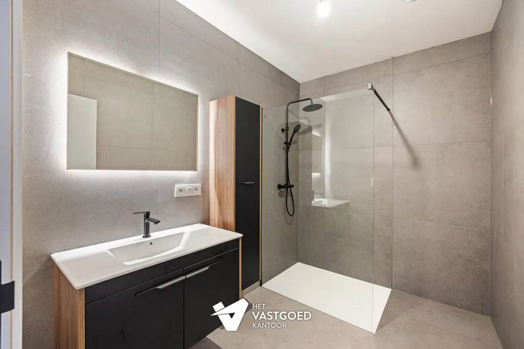 Salles de bain - Appartement Neuf avec Grand Jardin à Ham