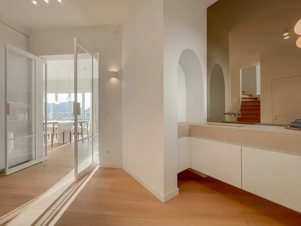 hallway_entrance